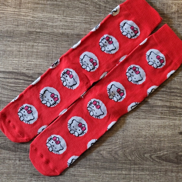 🍒🍒 Hello Kitty Crew Socks - Picture 3 of 5